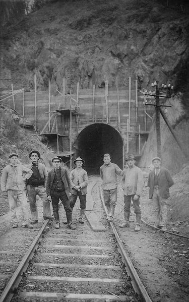 Datei:Neustadt-Tunnel 1924.jpg