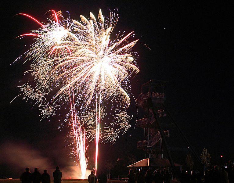 Datei:Wiedereröffnung Feuerwerk.jpg
