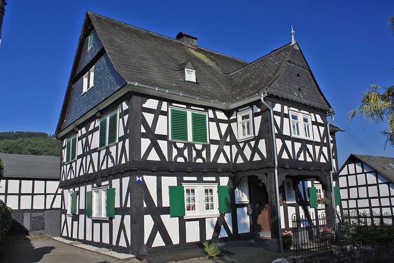 Datei:Hüttenschulzehaus.jpeg