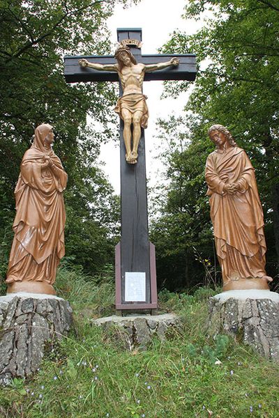 Datei:Kreuz am Druidenstein.jpeg