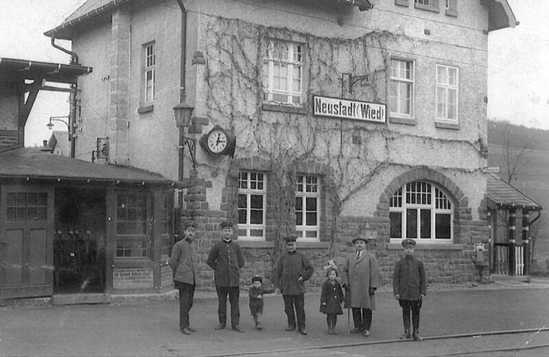 Datei:Bahnhof Neustadt 01.jpg