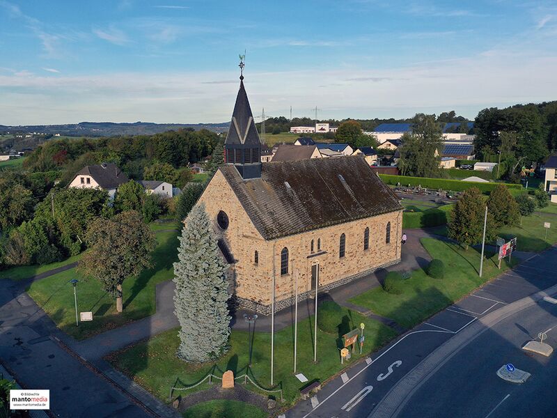 Datei:Fernthal Kirche sml mm.jpg
